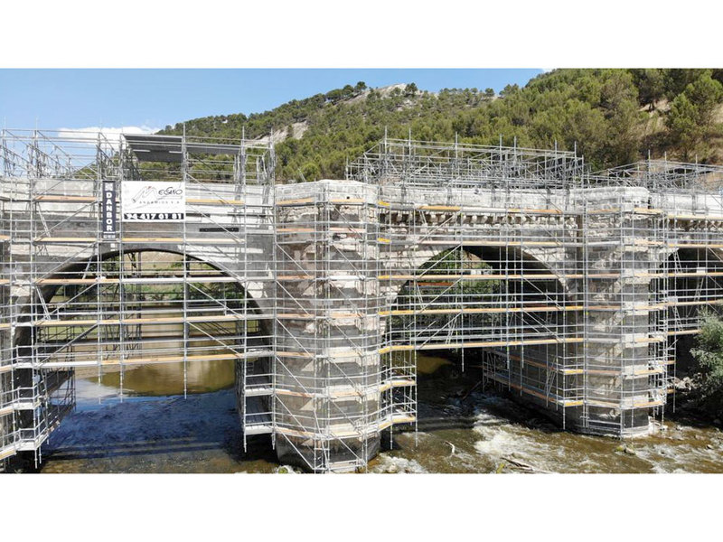 Andamios rehabilitación puente Valladolid Meccano