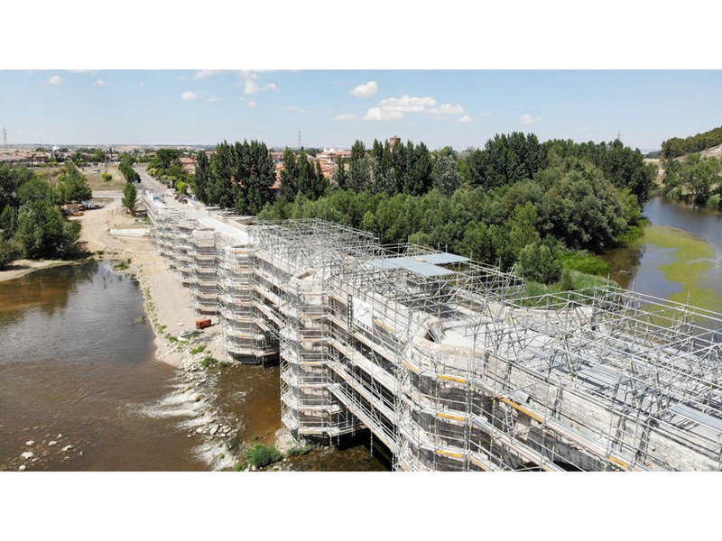 Andamios rehabilitación puente Valladolid Meccano